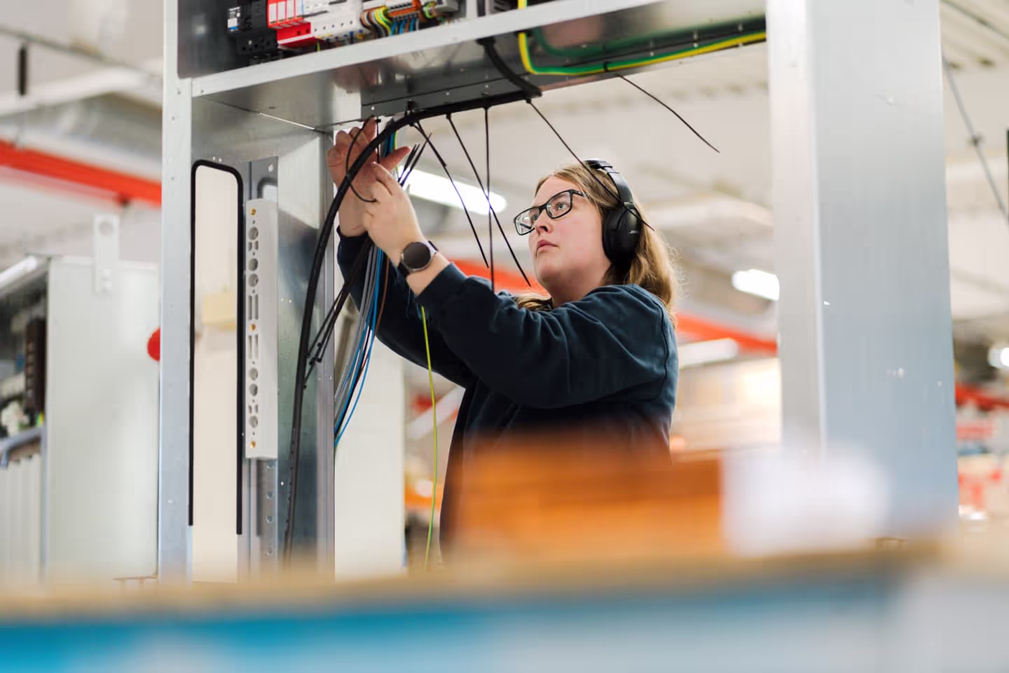 Arbeidsliv, kvinne i produksjonen